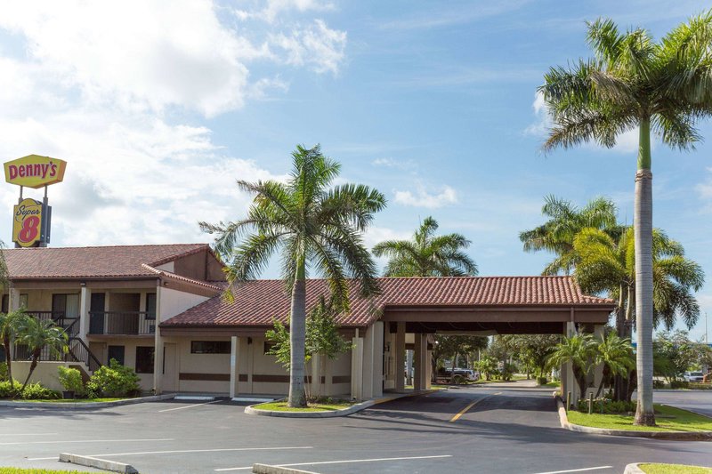 Super 8 by Wyndham Riviera Beach West Palm Beach - foto 1
