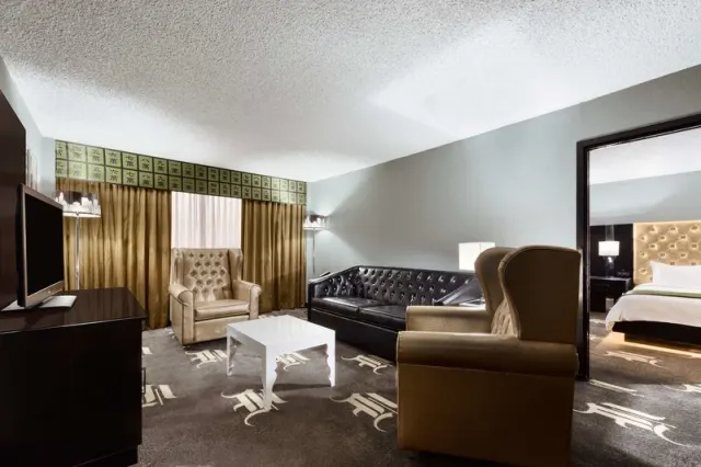 Wyndham Garden Dallas North - photo 4
