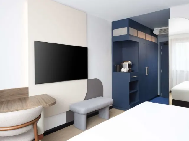 Mercure London Earls Court - photo 2