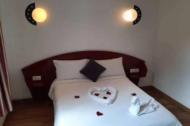 Hotel Le Clemenceau - foto 4
