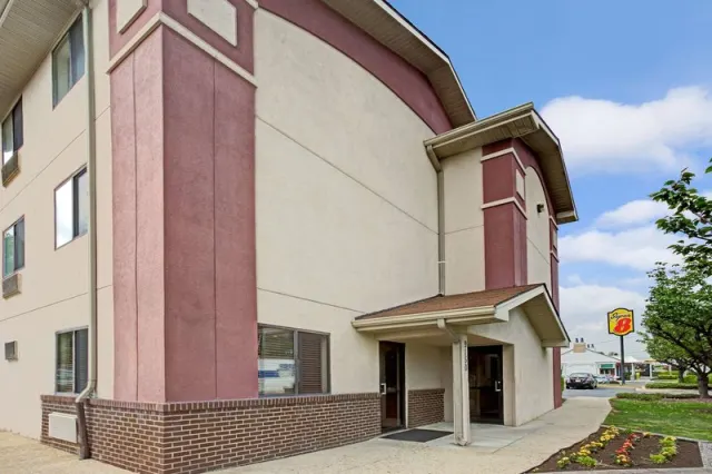 Super 8 by Wyndham College Park Wash DC Area - photo 2