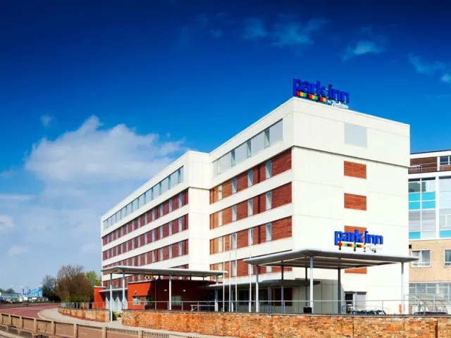 Park Inn by Radisson Peterborough - photo 2
