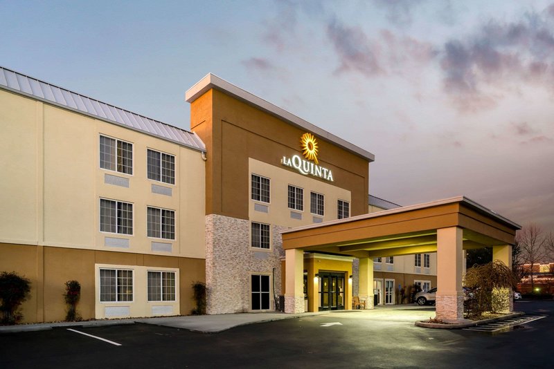 La Quinta Inn & Suites by Wyndham Knoxville North I-75 - photo 1
