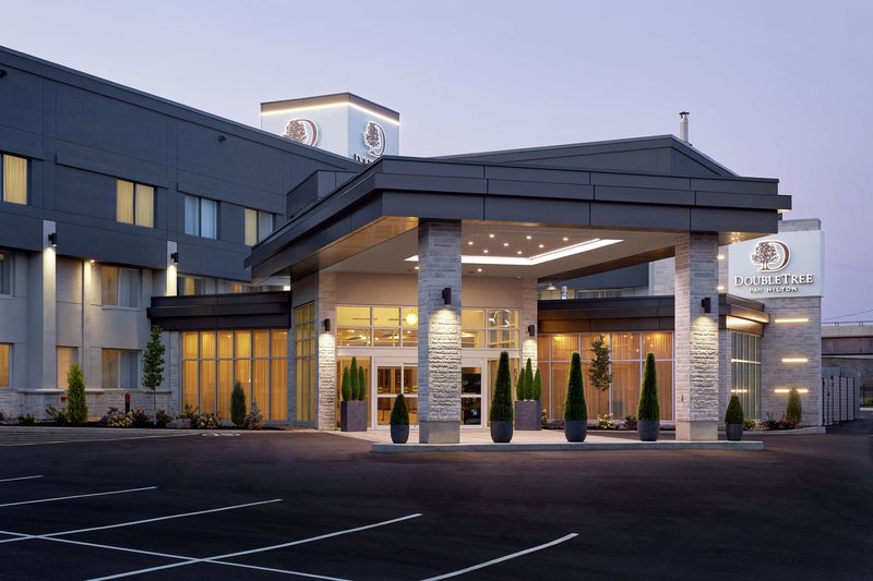 DoubleTree by Hilton Montreal Airport - photo 1