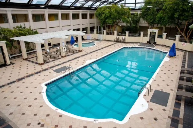 Best Western Plus Milwaukee Airport Hotel & Conference Center - photo 2