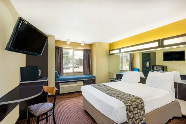 Microtel Inn  Suites by Wyndham Bowling Green - photo 4