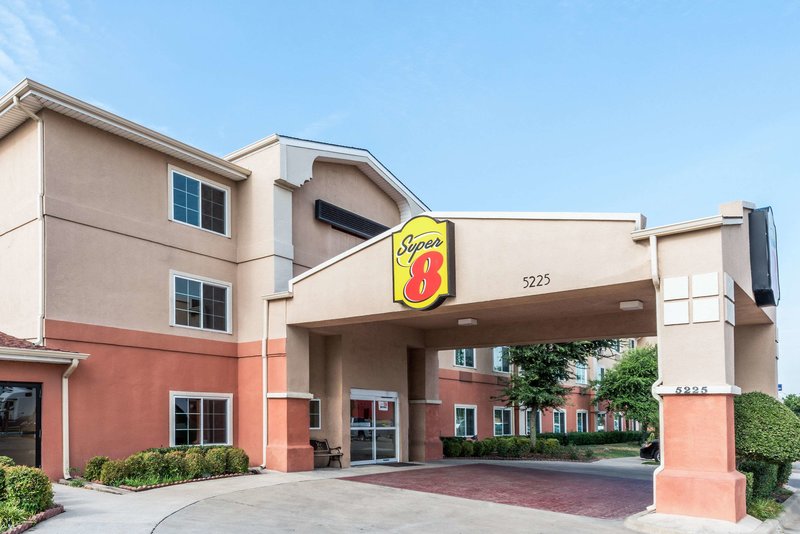 Super 8 by Wyndham Fort Worth North - photo 1