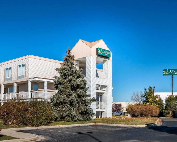 Quality Inn Airport Holland - photo 1