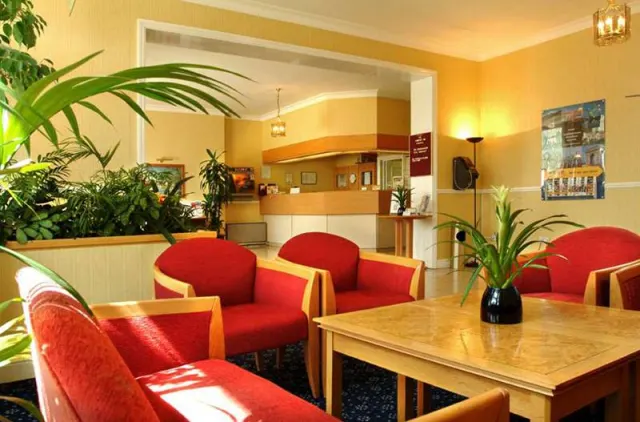 Premier Inn Kensington Olympia - photo 3