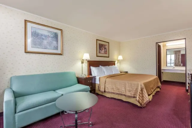Travelodge by Wyndham Seymour - photo 4