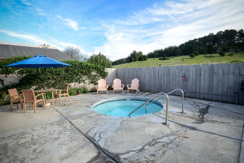 Sea Otter Inn - photo 1