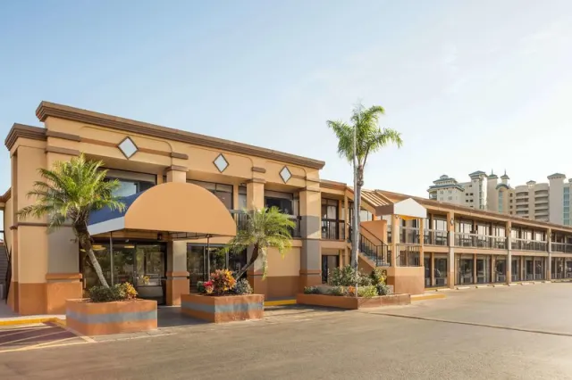 Travelodge by Wyndham Fort Myers North, Florida