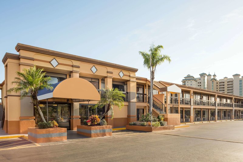 Travelodge by Wyndham Fort Myers North - photo 1