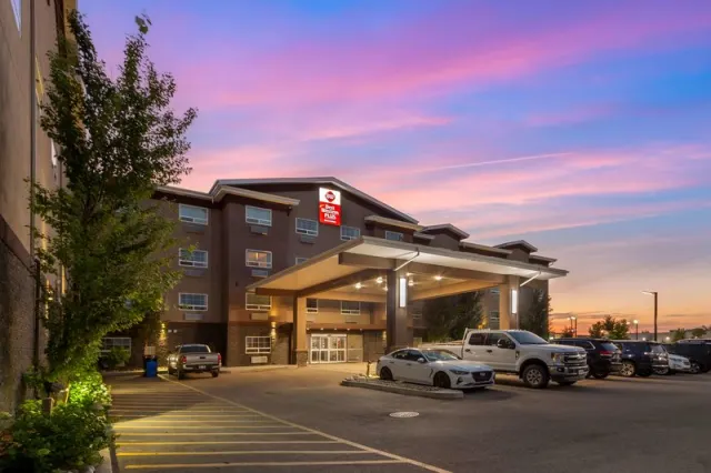 Best Western Plus Fort Saskatchewan Inn & Suites - photo 2