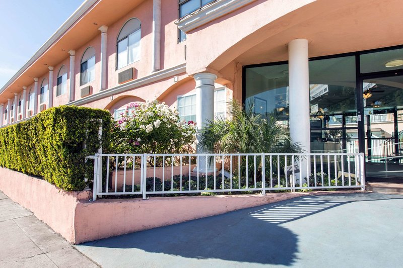 Rodeway Inn - photo 1