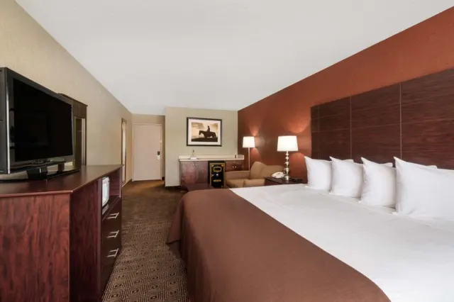 Baymont by Wyndham Midland Airport - photo 3