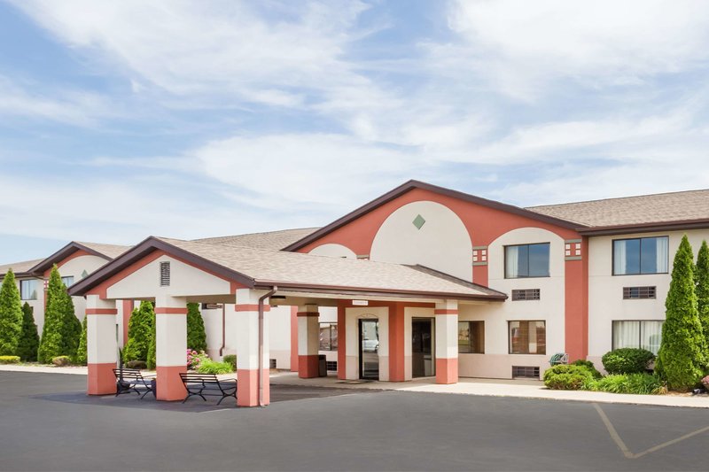 Super 8 by Wyndham Plymouth - photo 1