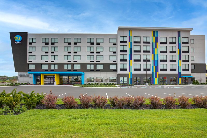 Tru by Hilton Toronto Airport West - photo 1