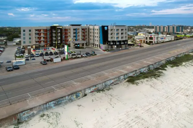 Home2 Suites by Hilton Galveston - photo 4