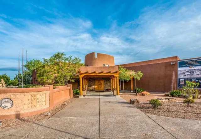 Super 8 by Wyndham Albuquerque WestCoors Blvd - photo 2