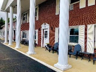 Bicentennial Inn - photo 1