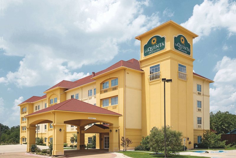 La Quinta Inn & Suites by Wyndham Fort Worth NE Mall - photo 1