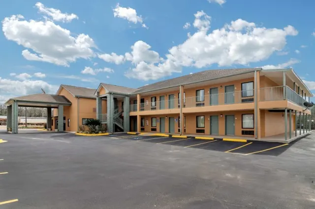 Econo Lodge - photo 3