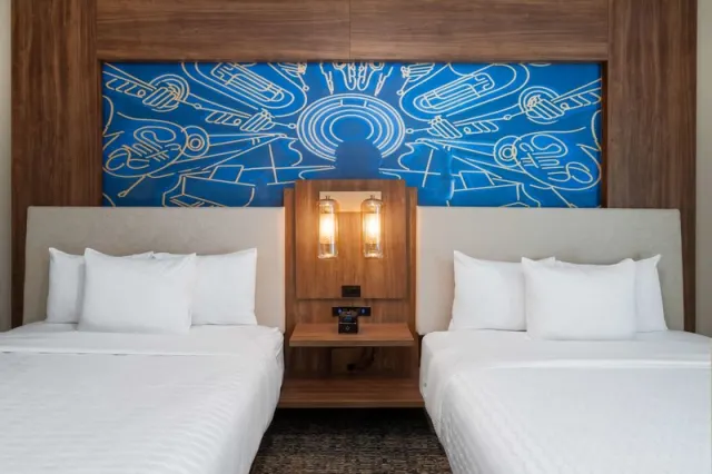 La Quinta Inn  Suites by Wyndham Nashville DowntownStadium - photo 3