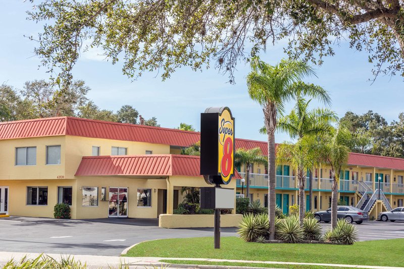 Super 8 by Wyndham Sarasota Near Siesta Key - photo 1
