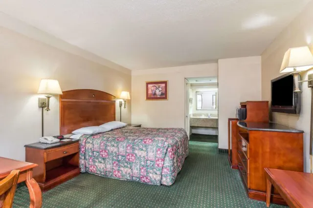Days Inn by Wyndham Camp SpringsAndrews AFB DC Area - photo 4