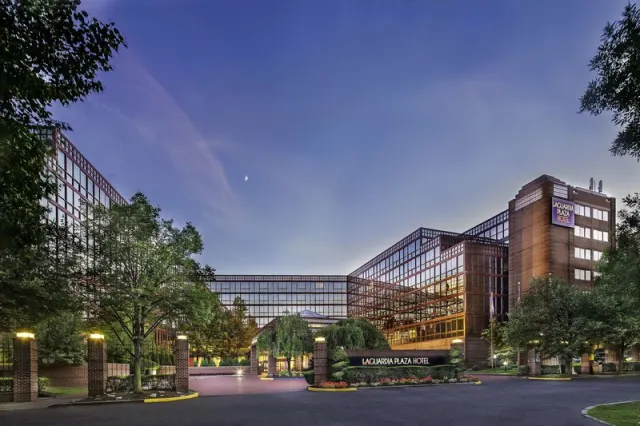 DoubleTree by Hilton New York LaGuardia - photo 4