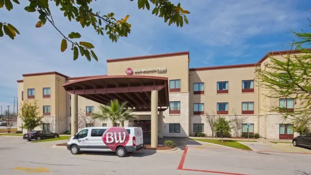 Best Western Plus Austin Airport Inn  Suites - photo 4