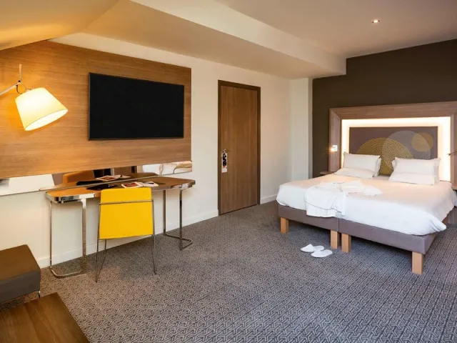 Novotel London Heathrow Airport T1 T2 and T3 - photo 2