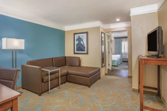 La Quinta Inn & Suites Elizabethtown - photo 4