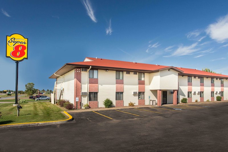 Super 8 by Wyndham Eau Claire I-94 - photo 1