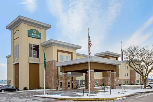 La Quinta Inn  Suites by Wyndham York - photo 4
