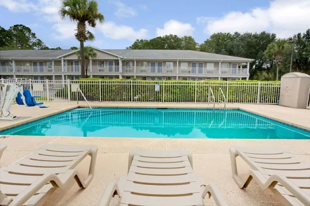 Travelodge Suites by Wyndham MacClenny - photo 2