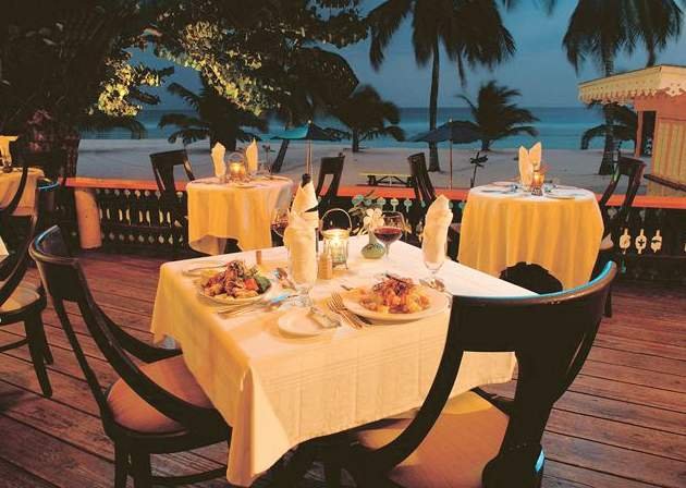 Coconut Court Beach Hotel - photo 4