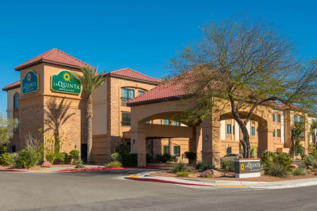 La Quinta Inn & Suites by Wyndham Las Vegas Airport South - photo 4