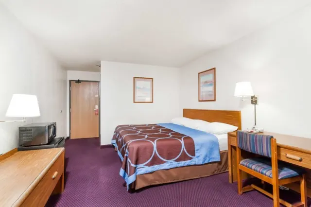 Super 8 by Wyndham Sidney NY - photo 4