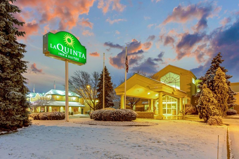 La Quinta Inn & Suites by Wyndham Appleton College Avenue - photo 1