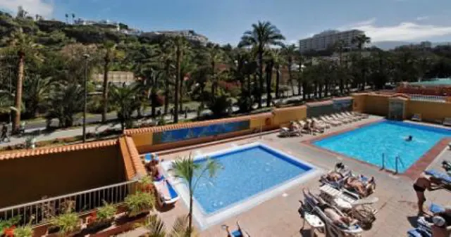 Hotel 81 Elegance - photo 4