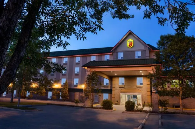Super 8 by Wyndham Calgary Shawnessy Area - photo 2