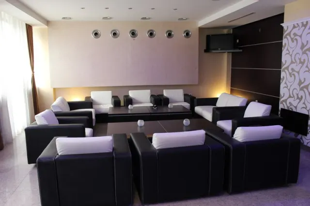 Hotel YU - photo 2