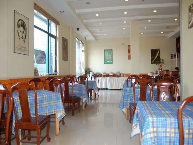Shanghai Lakeside Holiday Inn - photo 2