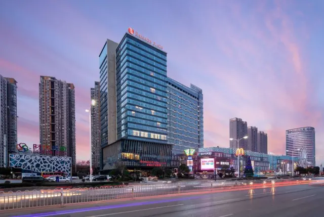 Ramada Plaza by Wyndham Xiangyang Xiangzhou, Central China