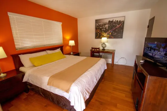 Travelodge by Wyndham Miami Biscayne Bay - photo 3