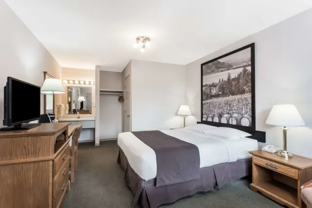 Super 8 by Wyndham Kelowna BC - photo 4