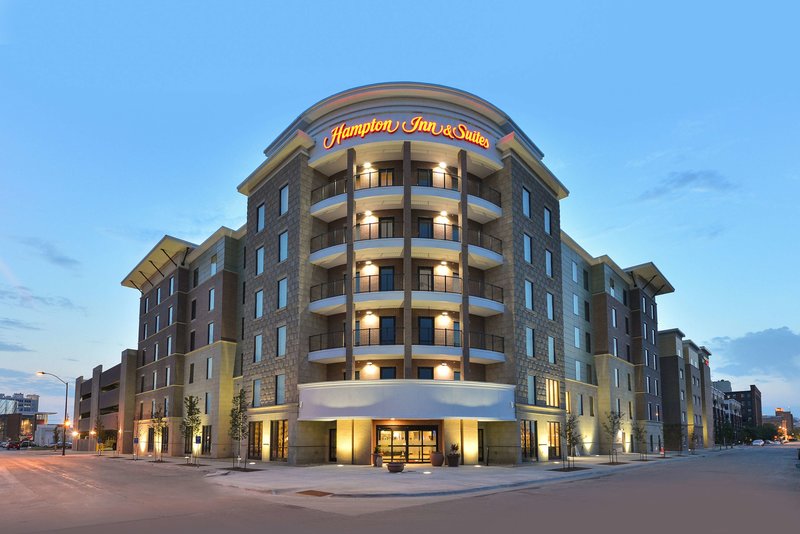 Hampton Inn & Suites Des Moines Downtown - photo 1