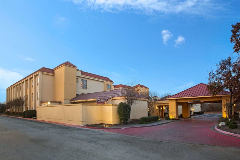 Round House Apartments - photo 1